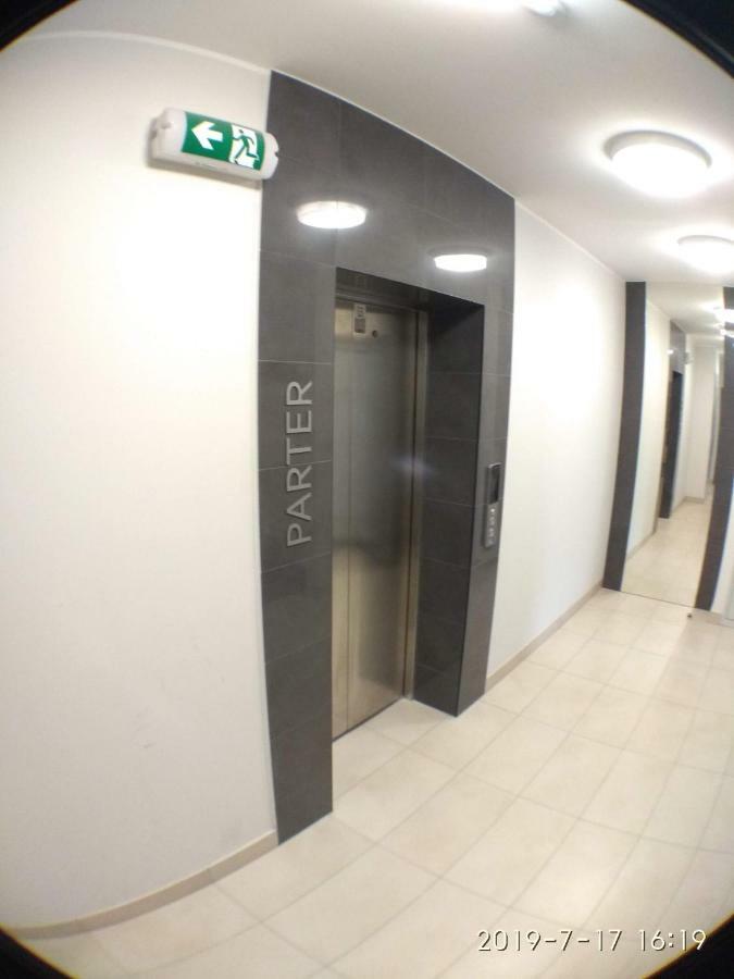 1120 Smialego 41 - Tanie Pokoje W Apartamencie - Samodzielne Zameldowanie - Self Check In Poznań Exteriör bild