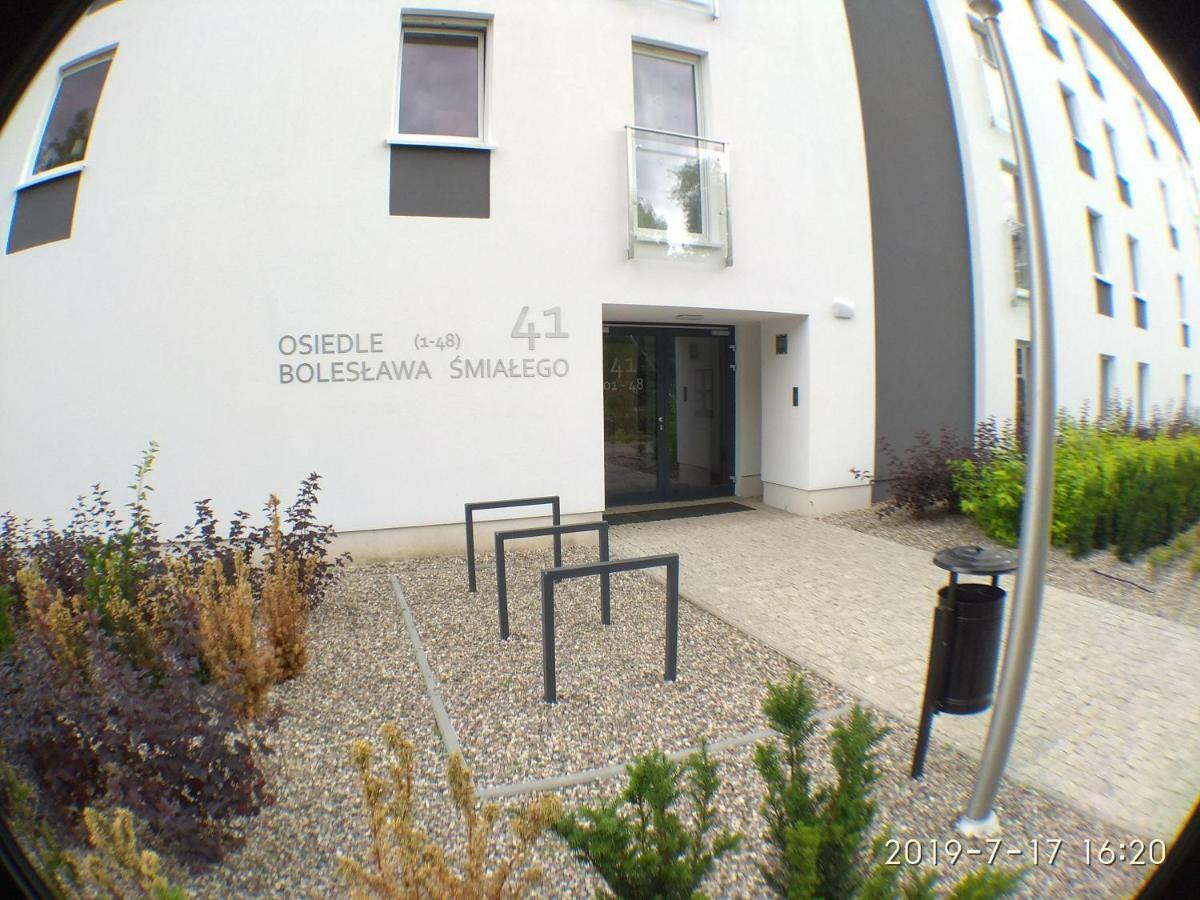 1120 Smialego 41 - Tanie Pokoje W Apartamencie - Samodzielne Zameldowanie - Self Check In Poznań Exteriör bild